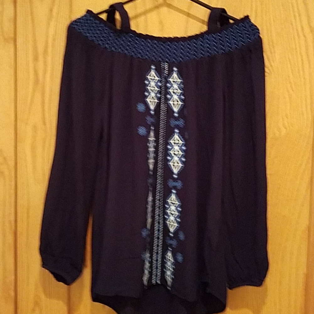NWT OFF SHOULDER TOP ADORABLE.